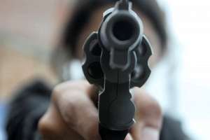 Se investigan rapiñas contra dos comercios y contra una mujer