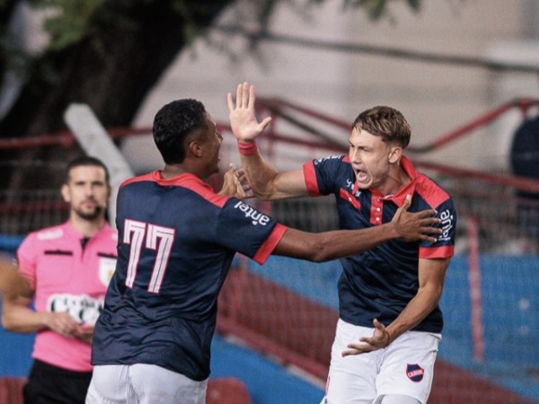 Atenas busca su primer triunfo en el año