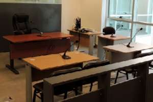 Detuvieron a dos sujetos y les incautaron un arma semiautomática