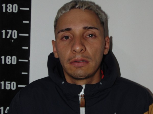Fue detenido con una moto robada y otros objetos tras evadir control policial en ruta 9, un ocupante logró escapar