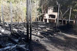 El fuego arrasó una vivienda en el balneario Bella Vista