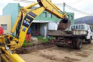 Se cumplen obras de bacheo e iluminación en Piriápolis