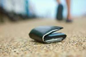 Dos estudiantes de San Carlos encontraron y devolvieron una billetera con 20 mil pesos