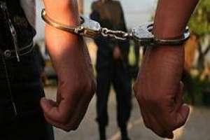 Dos hombres formalizados tras descubrirles armas en su vehículo