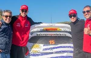 Muslera y Laxalt se subieron al auto de Rally de Rodrigo Zeballos