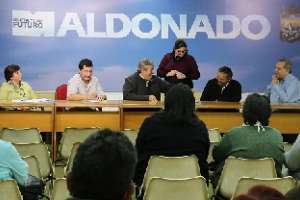 Vecinos de Maldonado Nuevo cumplieron "histórico sueño" que les dará "tranquilidad y certeza jurídica"