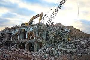Demolición del ex Hotel San Rafael ya avanzó un 75% y terminará en un mes