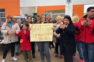 Vecinos de Maldonado Nuevo manifestaron en apoyo al comerciante que enfrentó al rapiñero