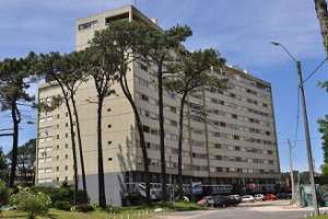 Robaron una moto del frente de un edificio