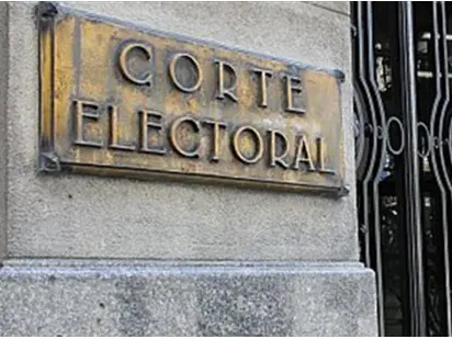 Funcionarios elector...