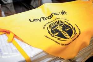 Ley trans: promotores del referéndum derogatorio y partidarios de la norma reviven polémica