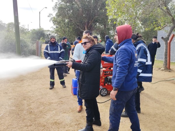 Funcionarios de la ECFA capacitados en uso de nuevo equipo antiincendios