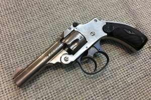 Un hombre que portaba un arma de fuego tendrá que cumplir arresto domiciliario nocturno