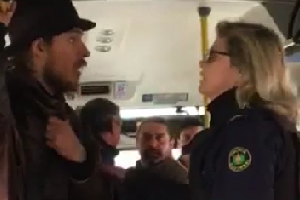 Usuarios del transporte denuncian que extranjero fue detenido violentamente en un ómnibus