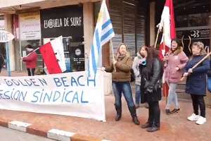 Trabajadores se movilizan por despidos en un hotel de Punta del Este