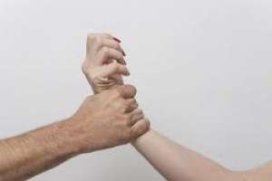 Violencia doméstica: desacató la orden judicial y fue enviado a la cárcel