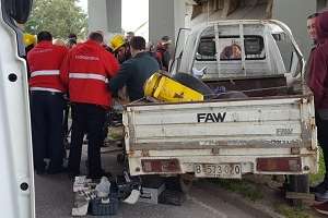 Un hombre y sus dos hijas resultaron lesionados tras perder el dominio de su camioneta