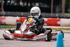 Promesa puntaesteña del karting destaca en EEUU 