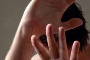 Agredió al hijo de su pareja y fue condenado por violencia doméstica