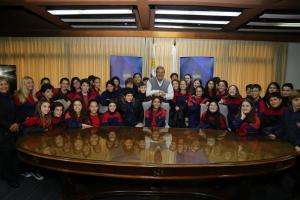 Alumnos de sexto año del Colegio Maldonado presentaron un proyecto de reciclaje a Antía