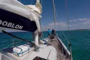 Velero español llegó a Punta del Este, se dirige a Piriápolis y puede ser visitado por el público