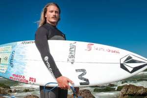 Surfista Lucas Madrid expresó malestar con la IDM; subdirector de Deportes se disculpó