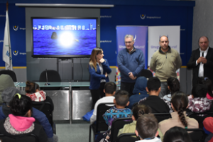 Niños y adolescentes de hogares del INAU recorren la ruta de la ballena franca en Maldonado y Rocha