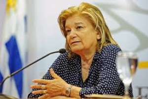 Ministra Eneida de León entrega viviendas y visita obras en Maldonado