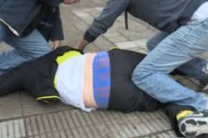 Intentó hurtar una puerta en un Comunal y fue sometido a un arresto ciudadano