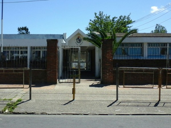 Ingresaron a robar dos veces en la madrugada a la Escuela N° 87
