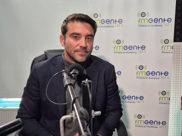 Periodista español denunció una campaña de señalamiento con ribetes nazis tras intentar entrevistar a Orsi