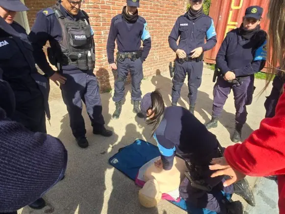 policías, reanimación, cardiomovil,