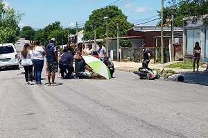Un motonetista resultó con lesiones graves tras un violento choque contra una camioneta