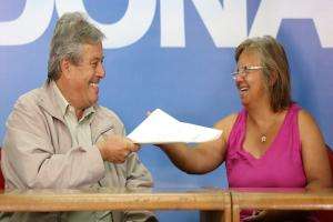 Anuncian que la IDM llegará a mil viviendas regularizadas; firmaron 18 compromisos de compraventa