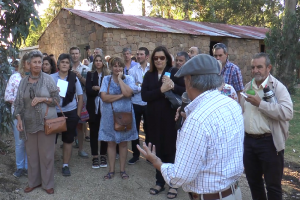 Operadores y guías turísticos recorrieron Pueblo Gaucho y expresaron interés en la propuesta