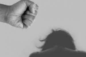Agredió a su pareja y le imputaron violencia doméstica y lesiones personales