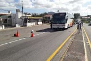 Un motonetista se encuentra en estado grave tras chocar con un bus de Cot