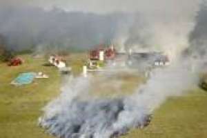 Incendio en laguna del Diario arrasó con dos casas y un monte cercano