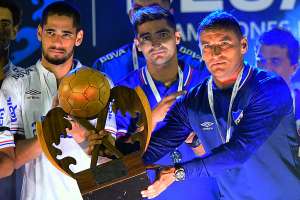 Nacional jugó a lo campeón ante River Plate argentino