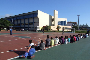 Actividad recreativa para niños de la Escuela de Natación del Campus