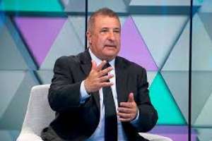 El FA no advirtió “las luces amarillas que había y ”menospreció el potencial de Luis Lacalle Pou, dijo Nelson Fernández al presentar su libro