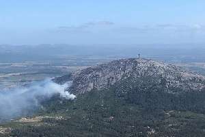 Descontrolado: incendio en el Cerro Pan de Azúcar ya afectó a unas 70 hectáreas