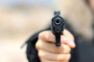 Una mujer fue baleada en San Carlos
