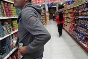 Robó en un supermercado pero lo atrapó el personal de seguridad y lo entregó a la Policía