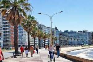 Robaron a otro turista argentino en la rambla montevideana cuando venía hacia Punta del Este