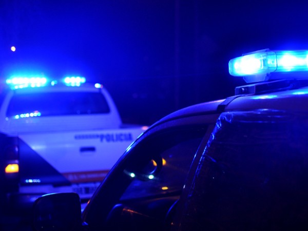 La comunidad educativa de zona Oeste está acongojada ante la muerte de una mujer y sus pequeños hijos; se investigan las causas