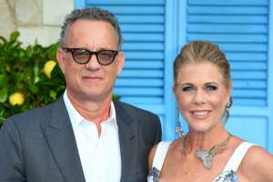 Tom Hanks se recupera por coronavirus; su esposa sigue internada