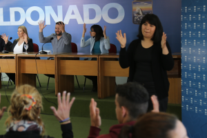 Con 800 inscriptos comienzan en Maldonado los cursos de Lengua de Señas Uruguaya