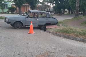 Piriápolis: chocaron una auto y un ómnibus; una pasajera y el conductor del coche lesionados leves