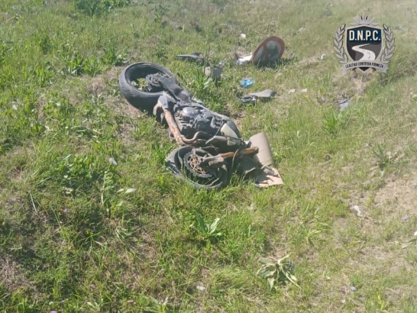 Dos motos chocaron e...